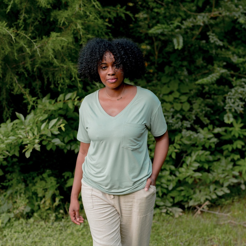 Womens Relaxed Fit V-Neck in Thyme