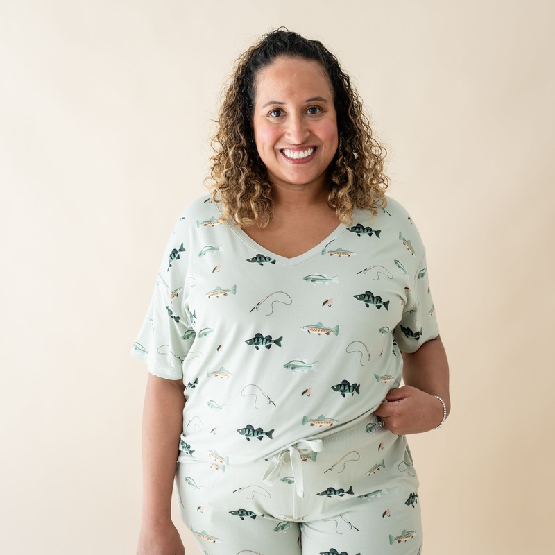 Women’s Relaxed Fit V-Neck in Fishing
