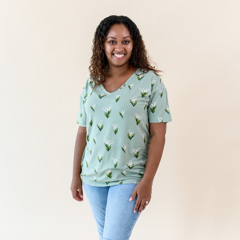 Women’s Relaxed Fit V-Neck in Thyme Lily