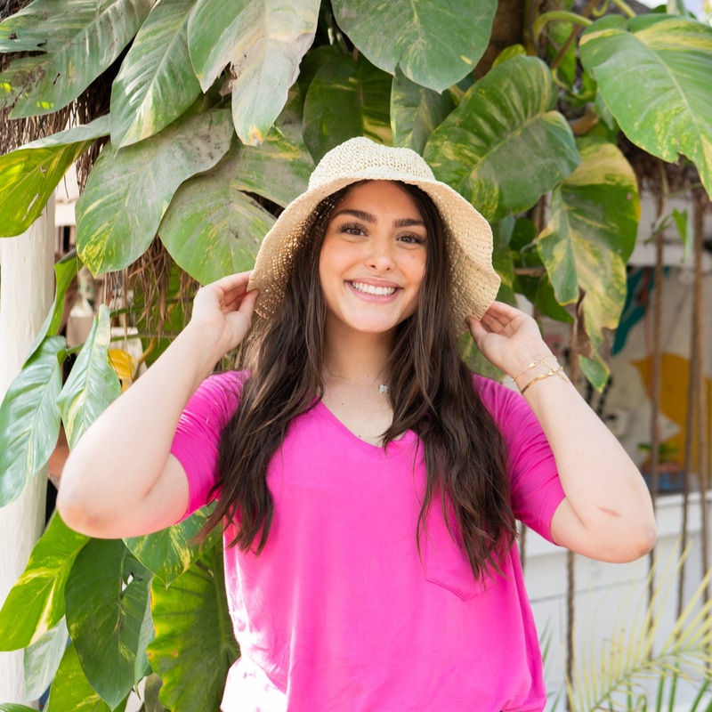 Womens Relaxed Fit V-Neck in Raspberry