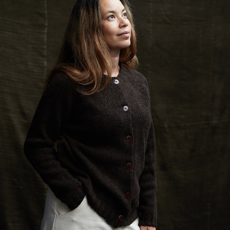 Womens Coast Cardigan – Lambswool – Carob