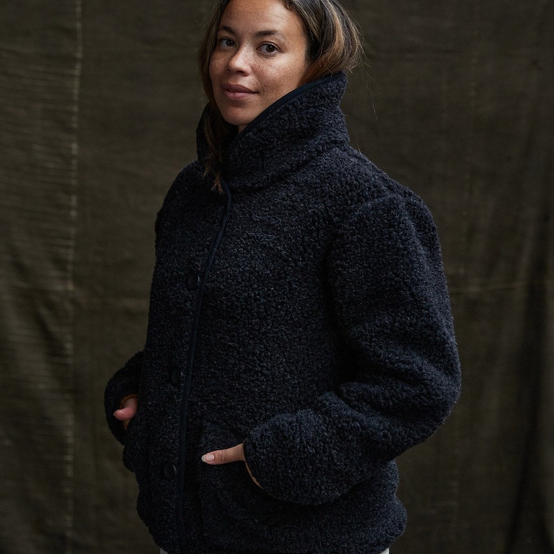 Oryx Womens Jacket – Wool Teddy Fleece – Coal