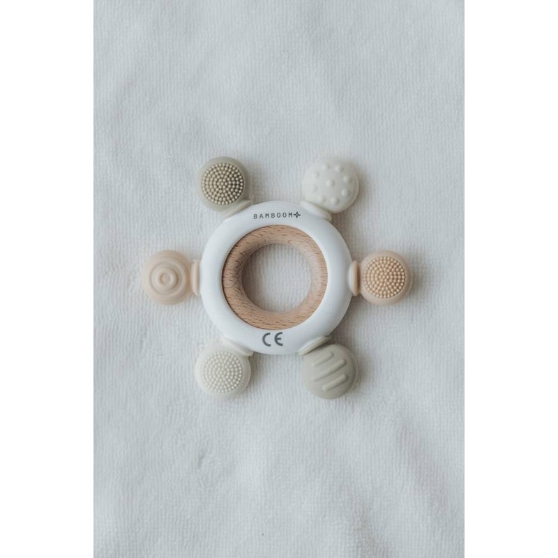 Wood & silicone teething ring Rudder – CREAM 02